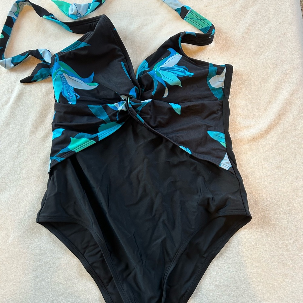 Cupshe Halter One-Piece Swimsuit with Blue Floral Accents - Picture 2 of 4